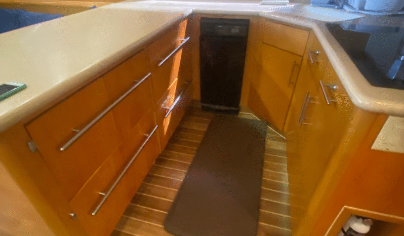 
								HATTERAS CONVERTIBLE 60 full									