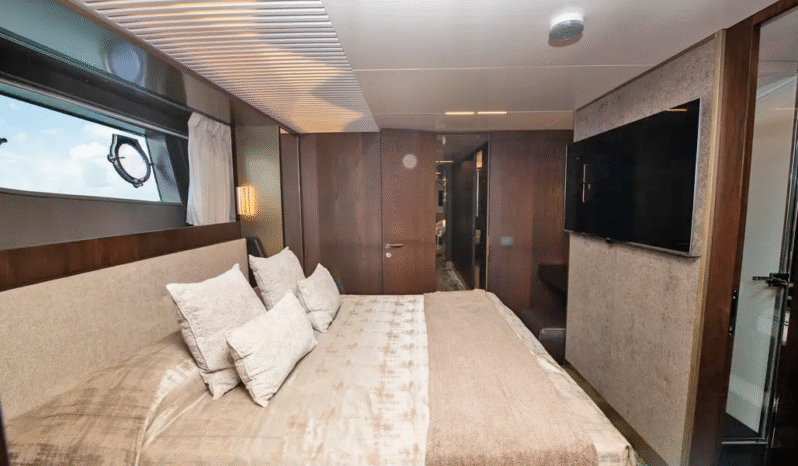 
								FERRETTI 85 full									