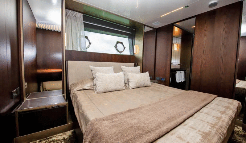 
								FERRETTI 85 full									