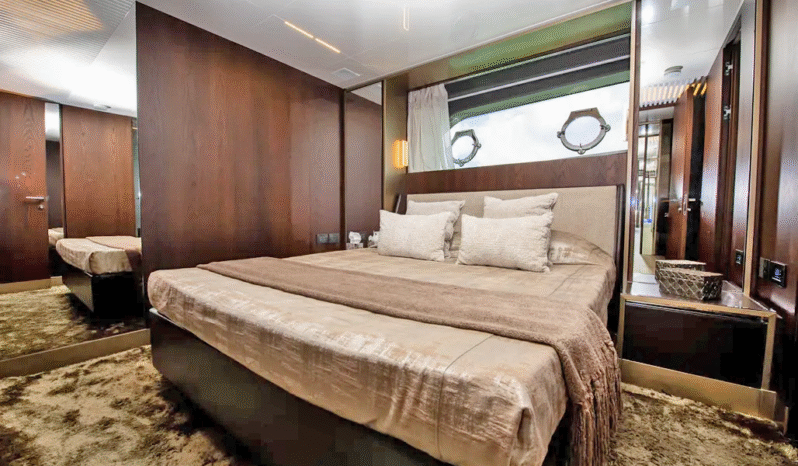
								FERRETTI 85 full									