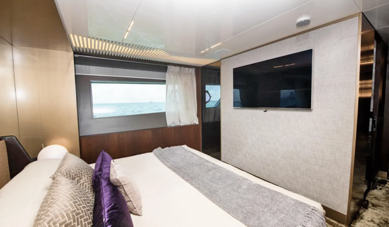 
								FERRETTI 85 full									