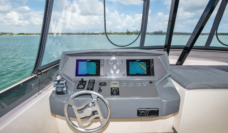 
								FERRETTI 85 full									