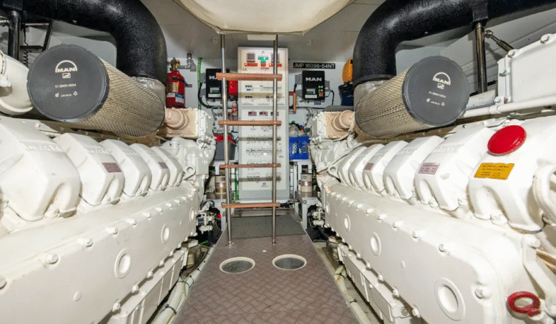 
								FERRETTI 85 full									