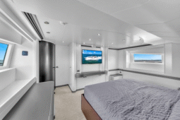 
										AZIMUT 116 full									