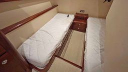 
										BERTRAM CONVERTIBLE 51 full									