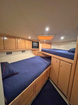
										BERTRAM CONVERTIBLE 60 full									