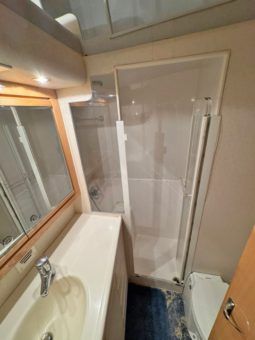 
										BERTRAM CONVERTIBLE 60 full									