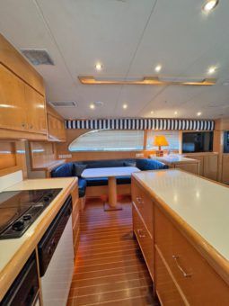
										BERTRAM CONVERTIBLE 60 full									