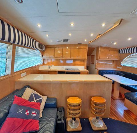 
								BERTRAM CONVERTIBLE 60 full									