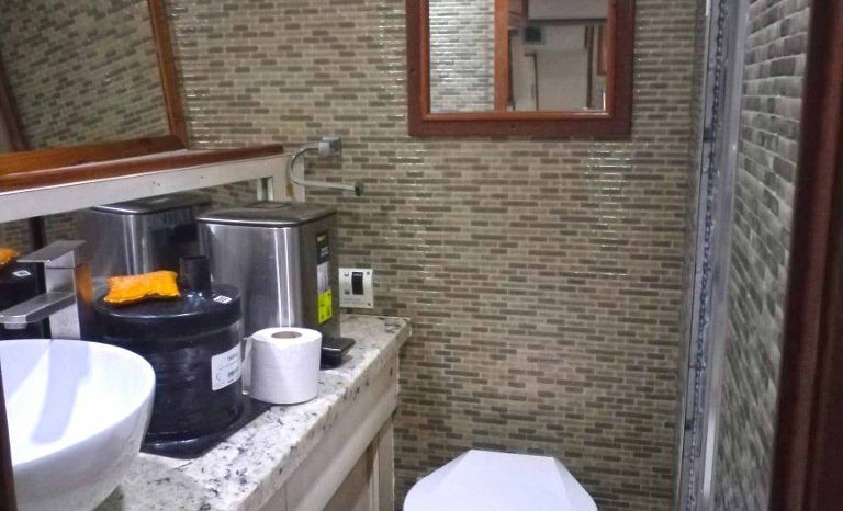 
								BERTRAM SF 46.6 full									