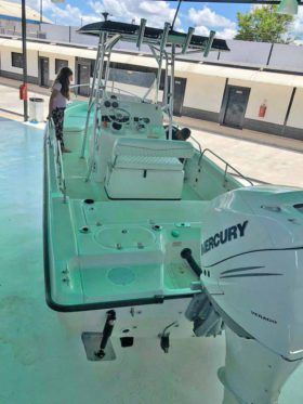 BOSTON WHALER 220 DAUNTLESS 23