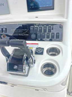 
										BOSTON WHALER OUTRAGE 28 full									