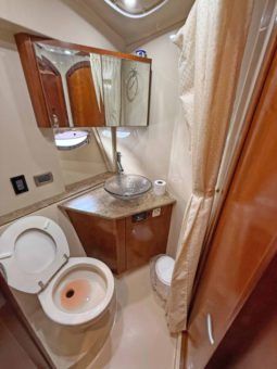 
										CRUISERS YACHTS 447 44 full									