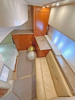 
										CRUISERS YACHTS 447 44 full									