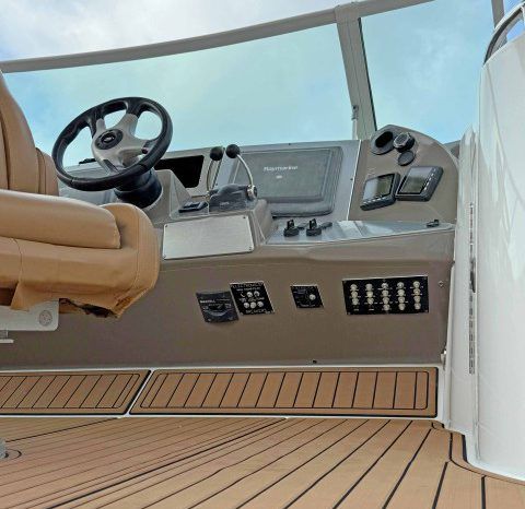 
								CRUISERS YACHTS 447 44 full									