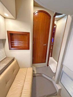
										CRUISERS YACHTS 447 44 full									