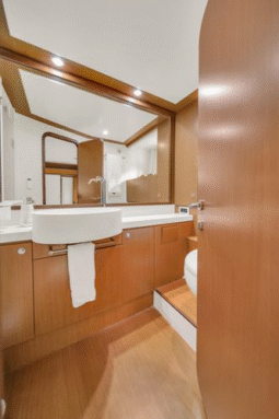 
										FERRETTI YACHTS 66 full									