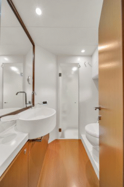 
										FERRETTI YACHTS 66 full									