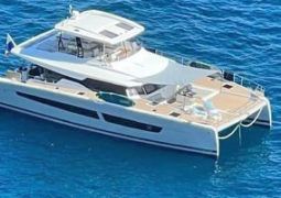 
										FOUNTAINE PAJOT POWER 64 full									