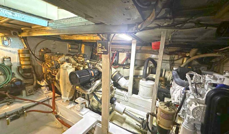 
								HATTERAS 43 full									