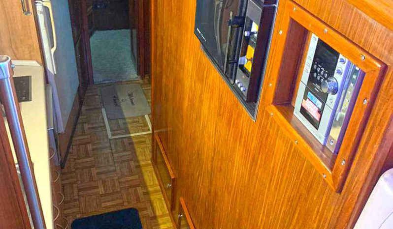 
								HATTERAS 43 full									