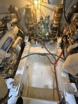 
										HATTERAS 43 full									