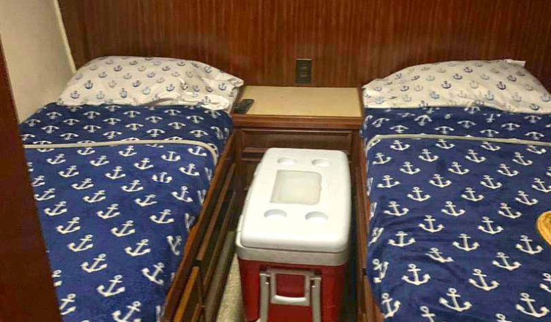 
								HATTERAS 43 full									