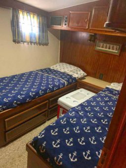
										HATTERAS 43 full									
