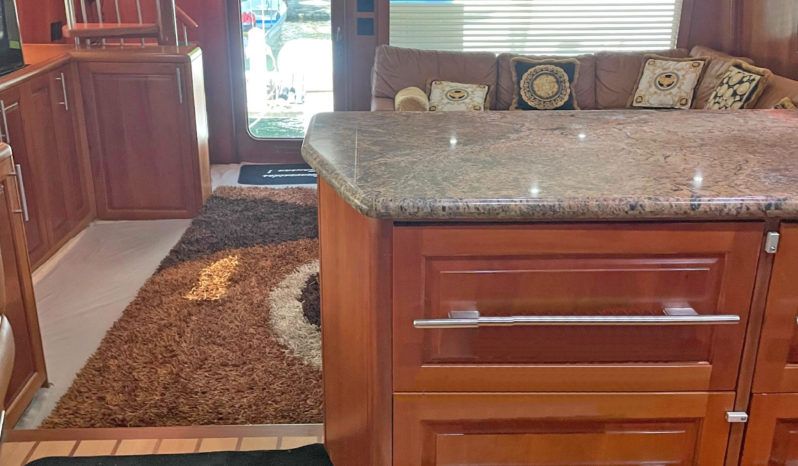 
								HATTERAS ENCLOSED BRIDGE 68 full									