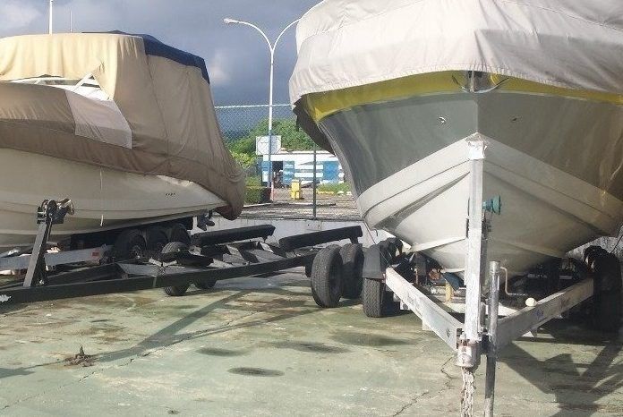 
								PUESTO EN TRAILER CARENERO YACHT CLUB 38 full									
