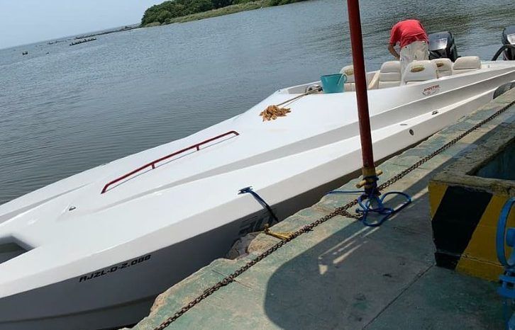 
								CATAMARAN SPECTRE 30 full									