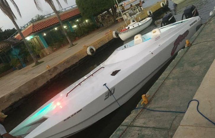 
								CATAMARAN SPECTRE 30 full									