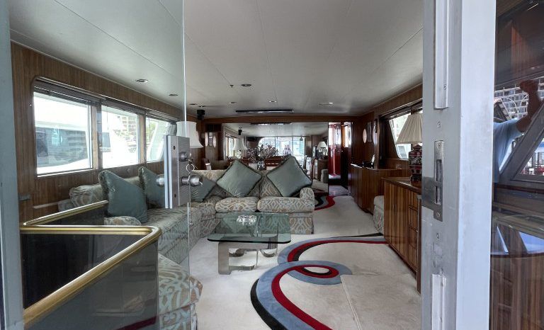 
								BURGER HOUSEBOAT 82 full									