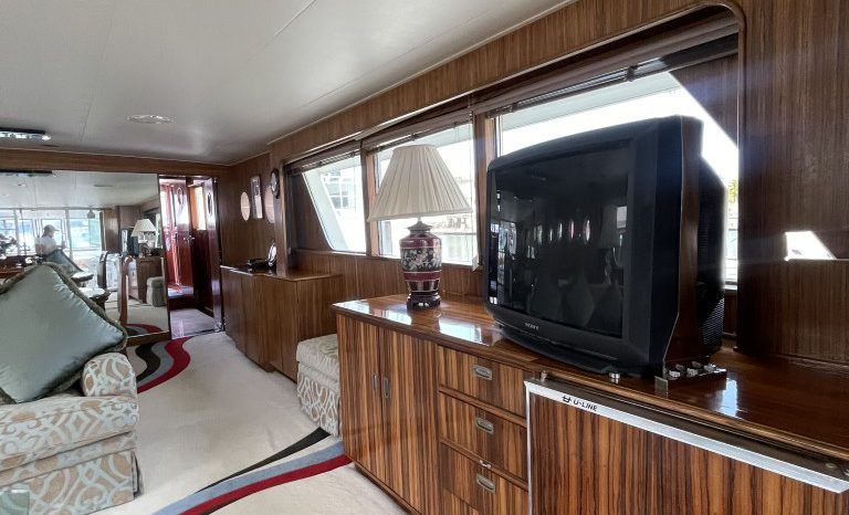 
								BURGER HOUSEBOAT 82 full									