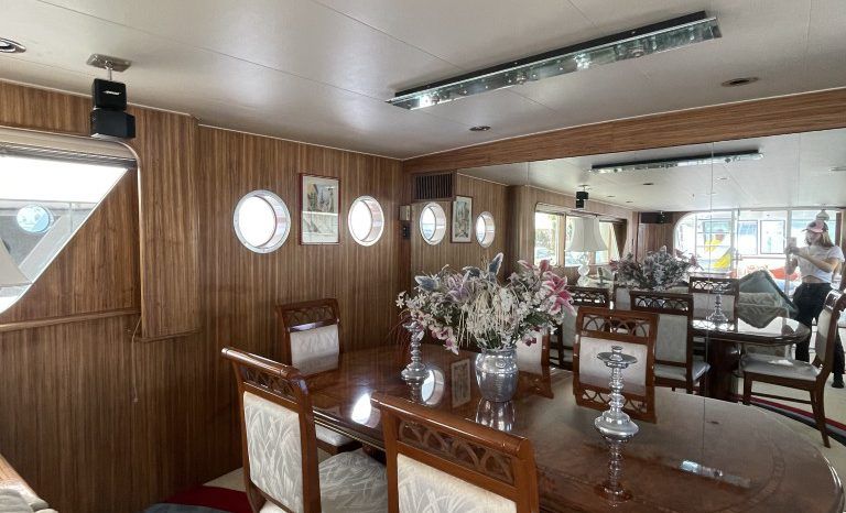 
								BURGER HOUSEBOAT 82 full									