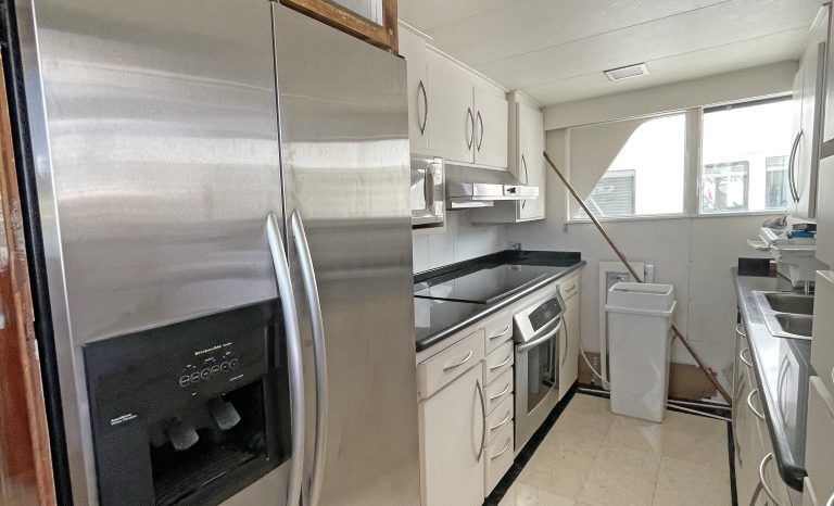 
								BURGER HOUSEBOAT 82 full									
