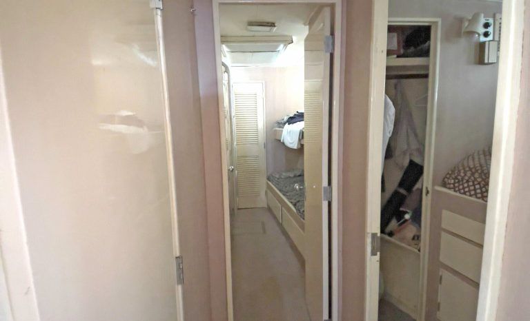 
								BURGER HOUSEBOAT 82 full									