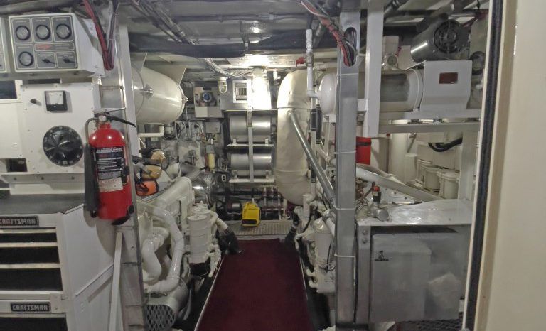 
								BURGER HOUSEBOAT 82 full									