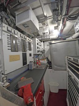 
										BURGER HOUSEBOAT 82 full									