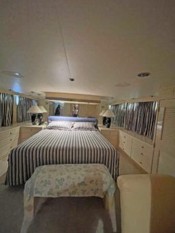 
										BURGER HOUSEBOAT 82 full									