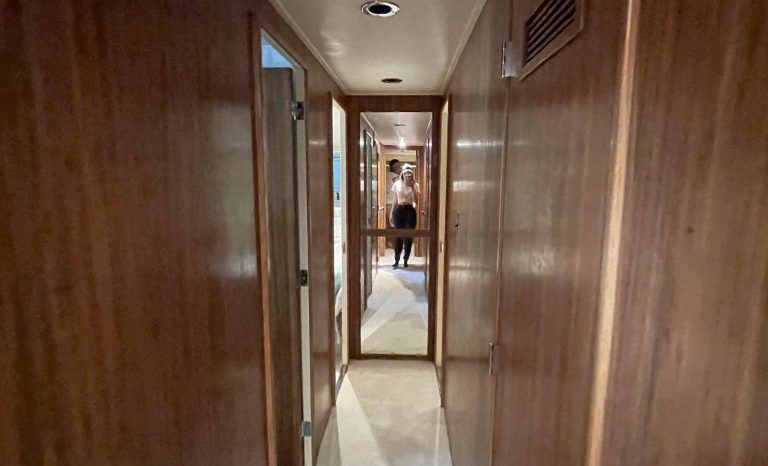 
								BURGER HOUSEBOAT 82 full									