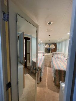 
										BURGER HOUSEBOAT 82 full									
