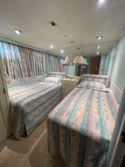 
										BURGER HOUSEBOAT 82 full									