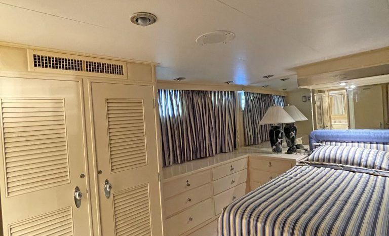 
								BURGER HOUSEBOAT 82 full									