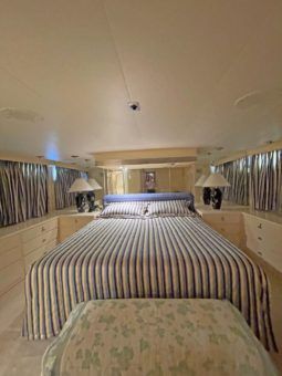 
										BURGER HOUSEBOAT 82 full									