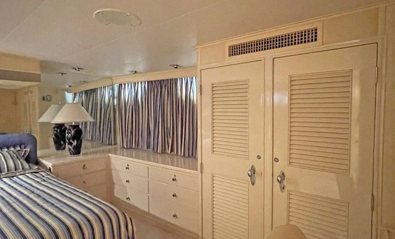 
								BURGER HOUSEBOAT 82 full									