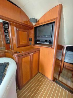 
										LUHRS 41 full									