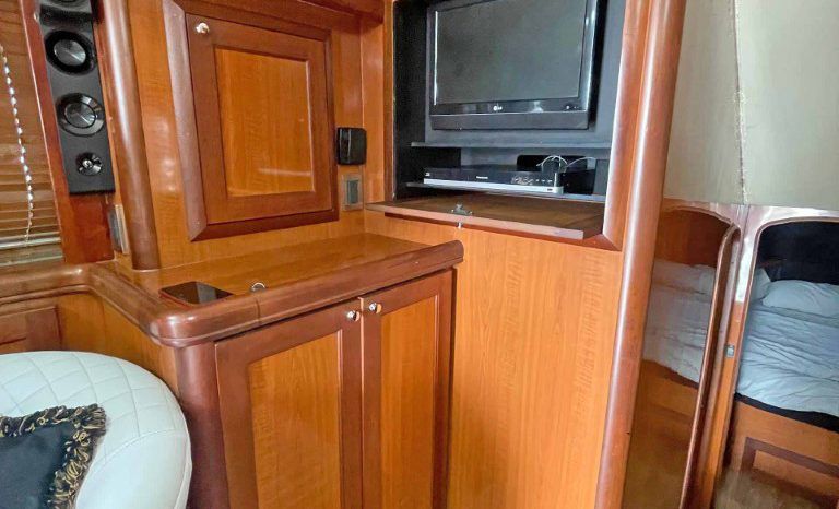 
								LUHRS 41 full									