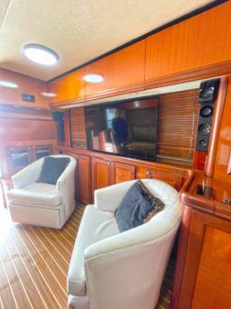
										LUHRS 41 full									