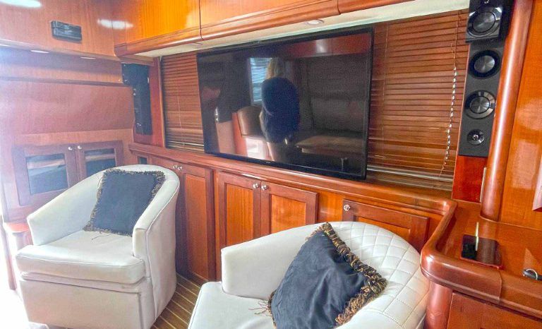 
								LUHRS 41 full									